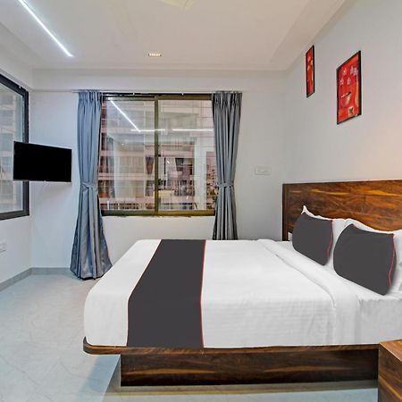 Collection O Crystal Hotel Pimpri-Chinchwad ภายนอก รูปภาพ