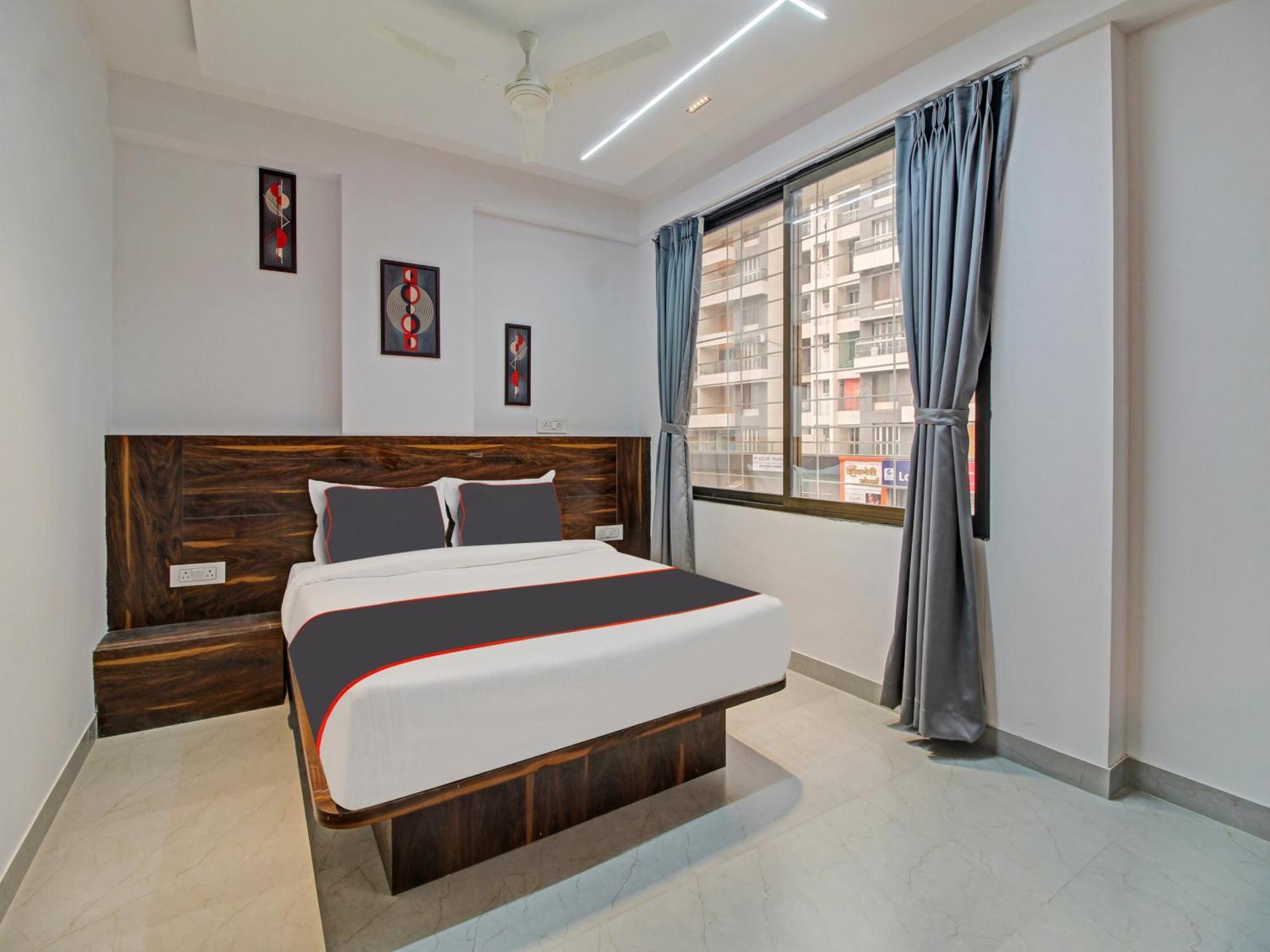 Collection O Crystal Hotel Pimpri-Chinchwad ภายนอก รูปภาพ
