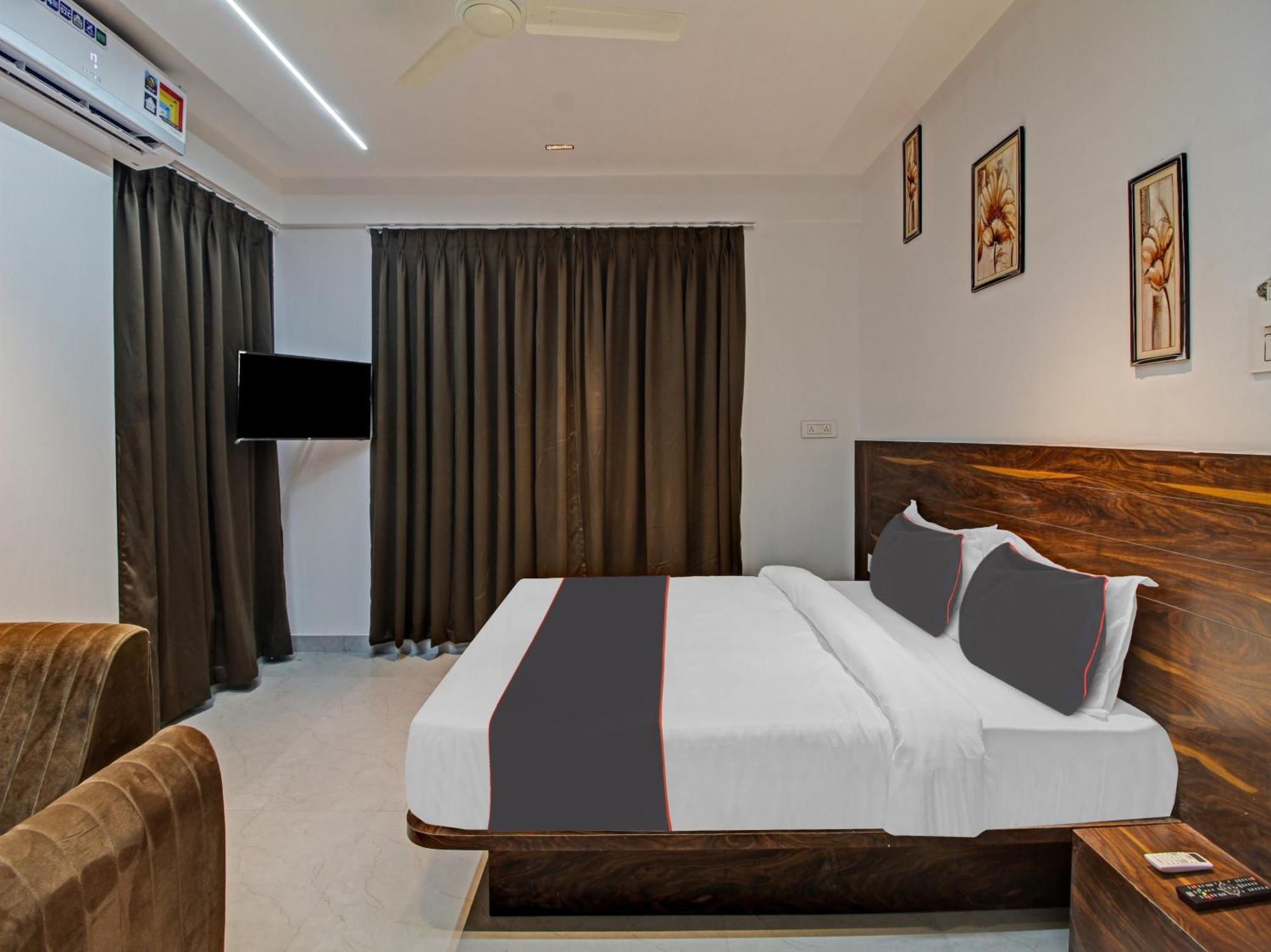 Collection O Crystal Hotel Pimpri-Chinchwad ภายนอก รูปภาพ