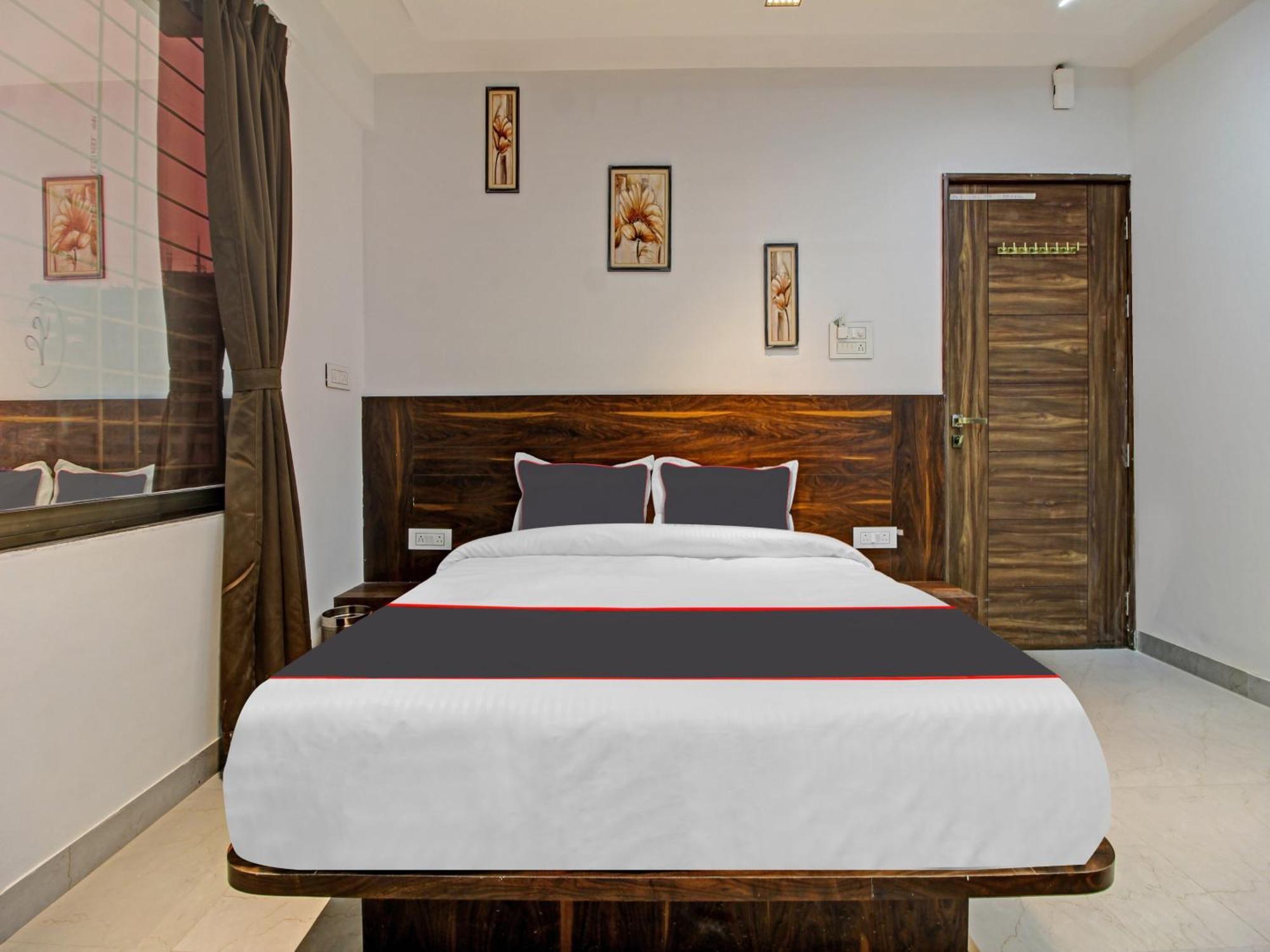 Collection O Crystal Hotel Pimpri-Chinchwad ภายนอก รูปภาพ