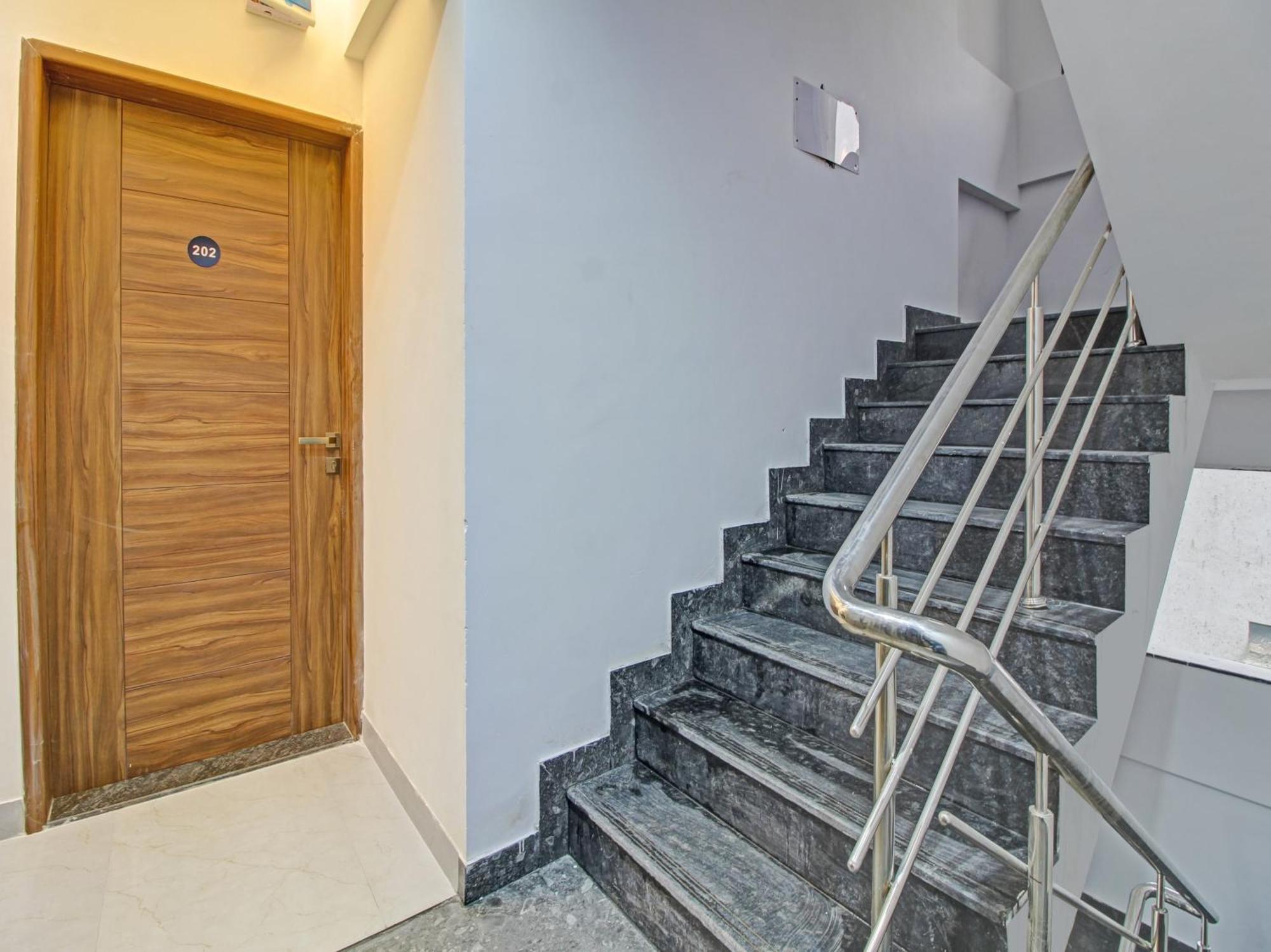 Collection O Crystal Hotel Pimpri-Chinchwad ภายนอก รูปภาพ