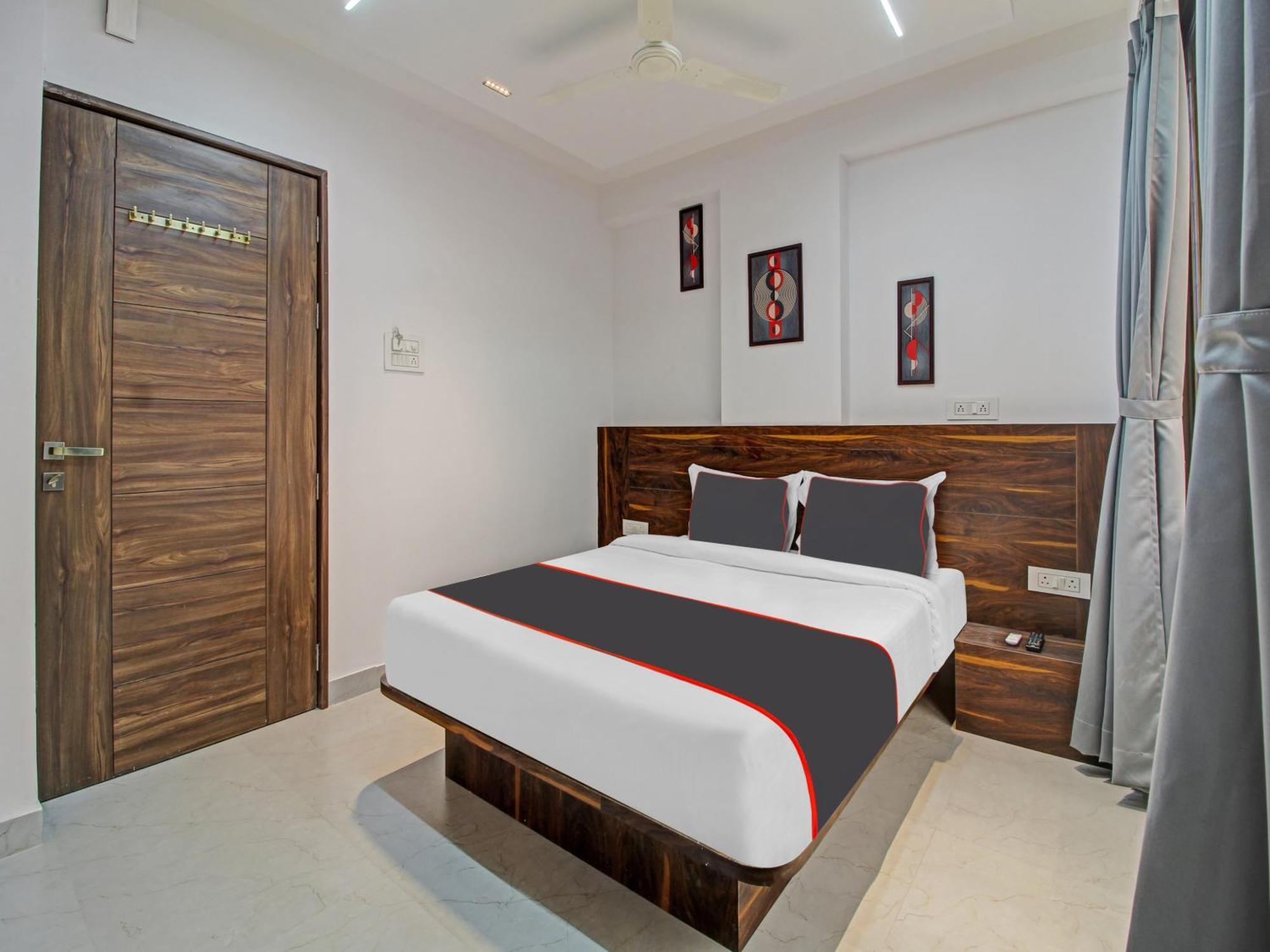 Collection O Crystal Hotel Pimpri-Chinchwad ภายนอก รูปภาพ