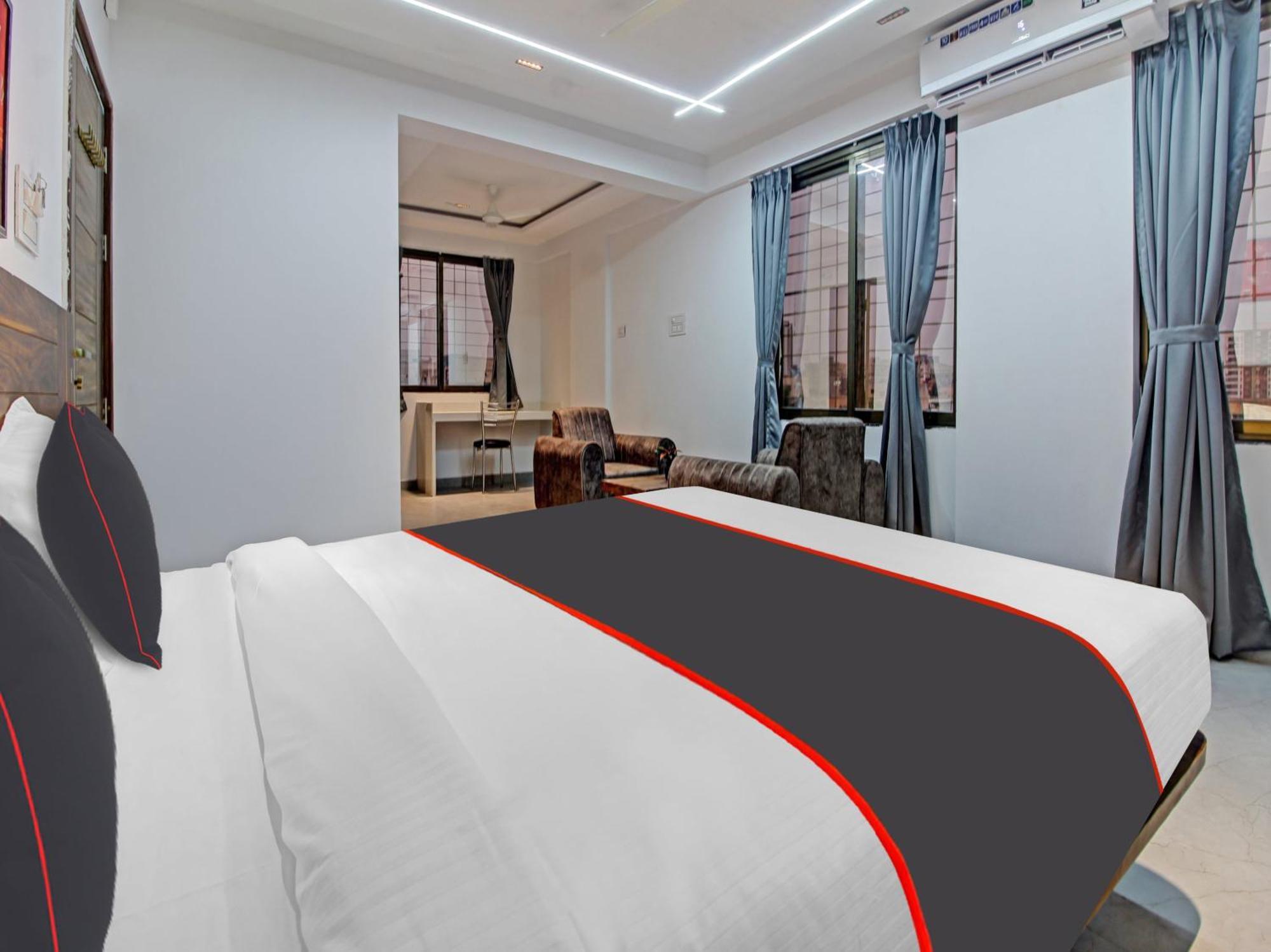 Collection O Crystal Hotel Pimpri-Chinchwad ภายนอก รูปภาพ