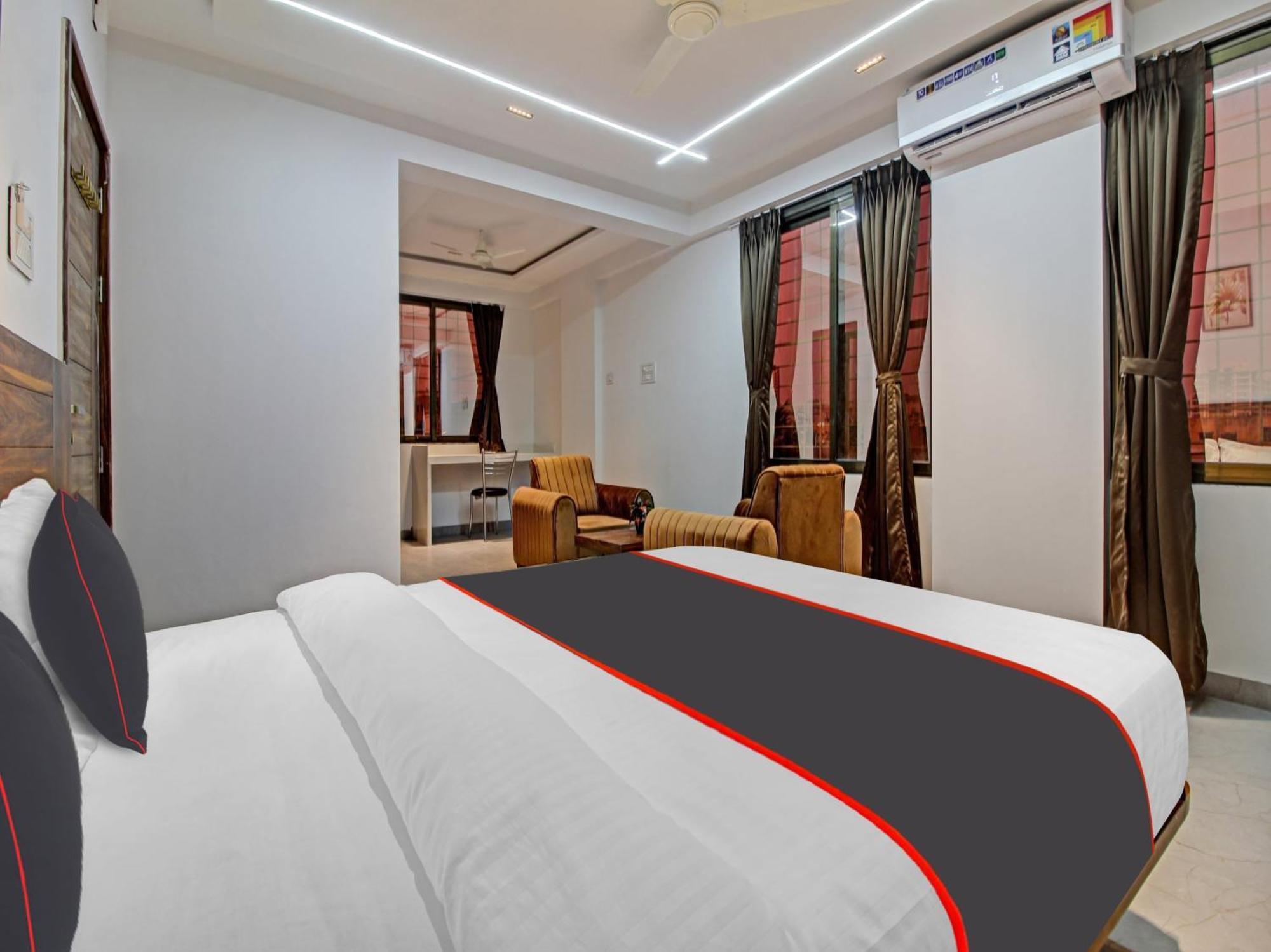 Collection O Crystal Hotel Pimpri-Chinchwad ภายนอก รูปภาพ