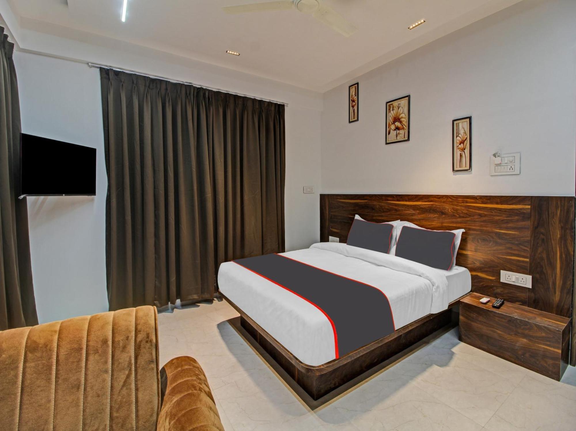 Collection O Crystal Hotel Pimpri-Chinchwad ภายนอก รูปภาพ