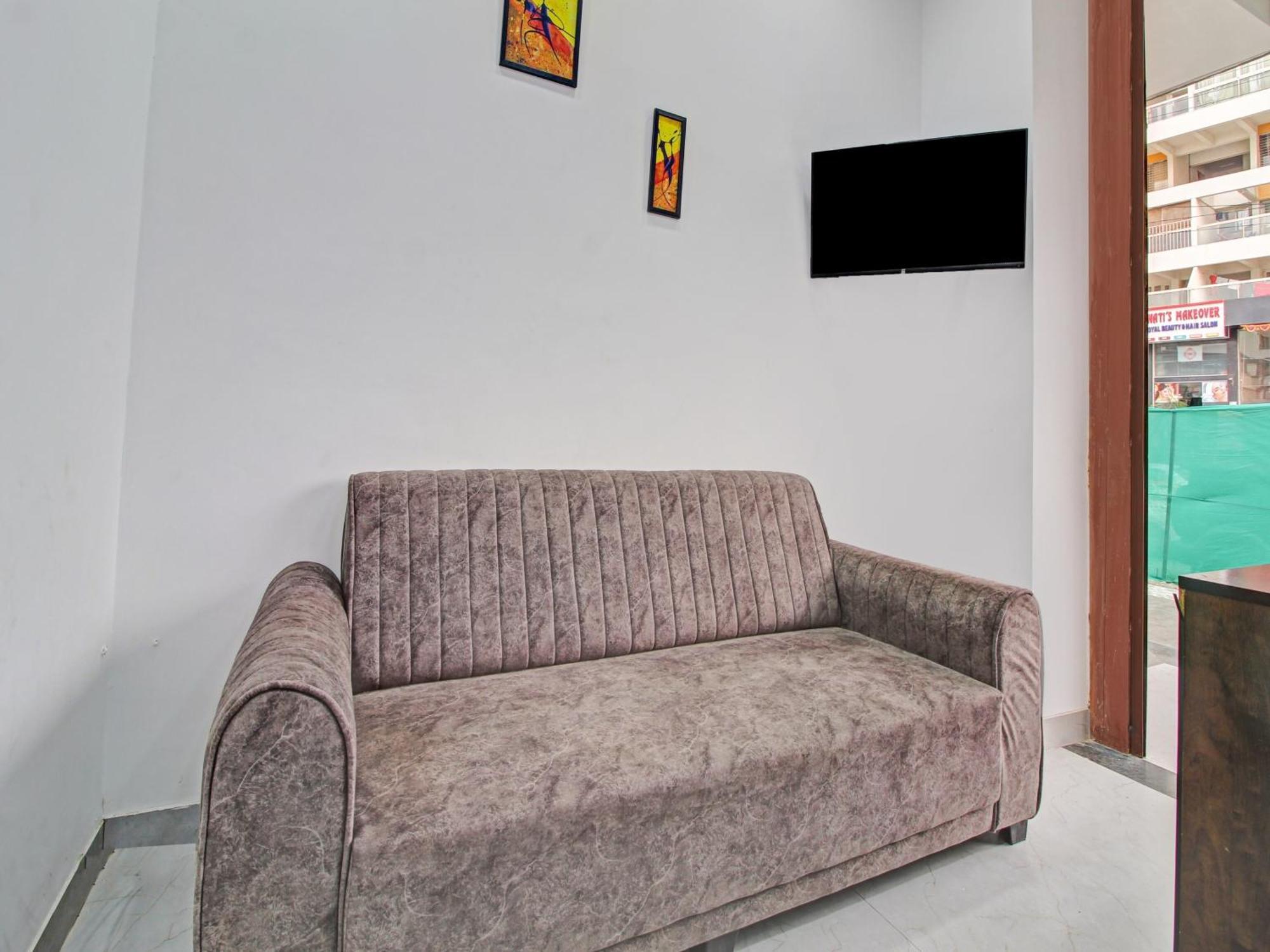 Collection O Crystal Hotel Pimpri-Chinchwad ภายนอก รูปภาพ