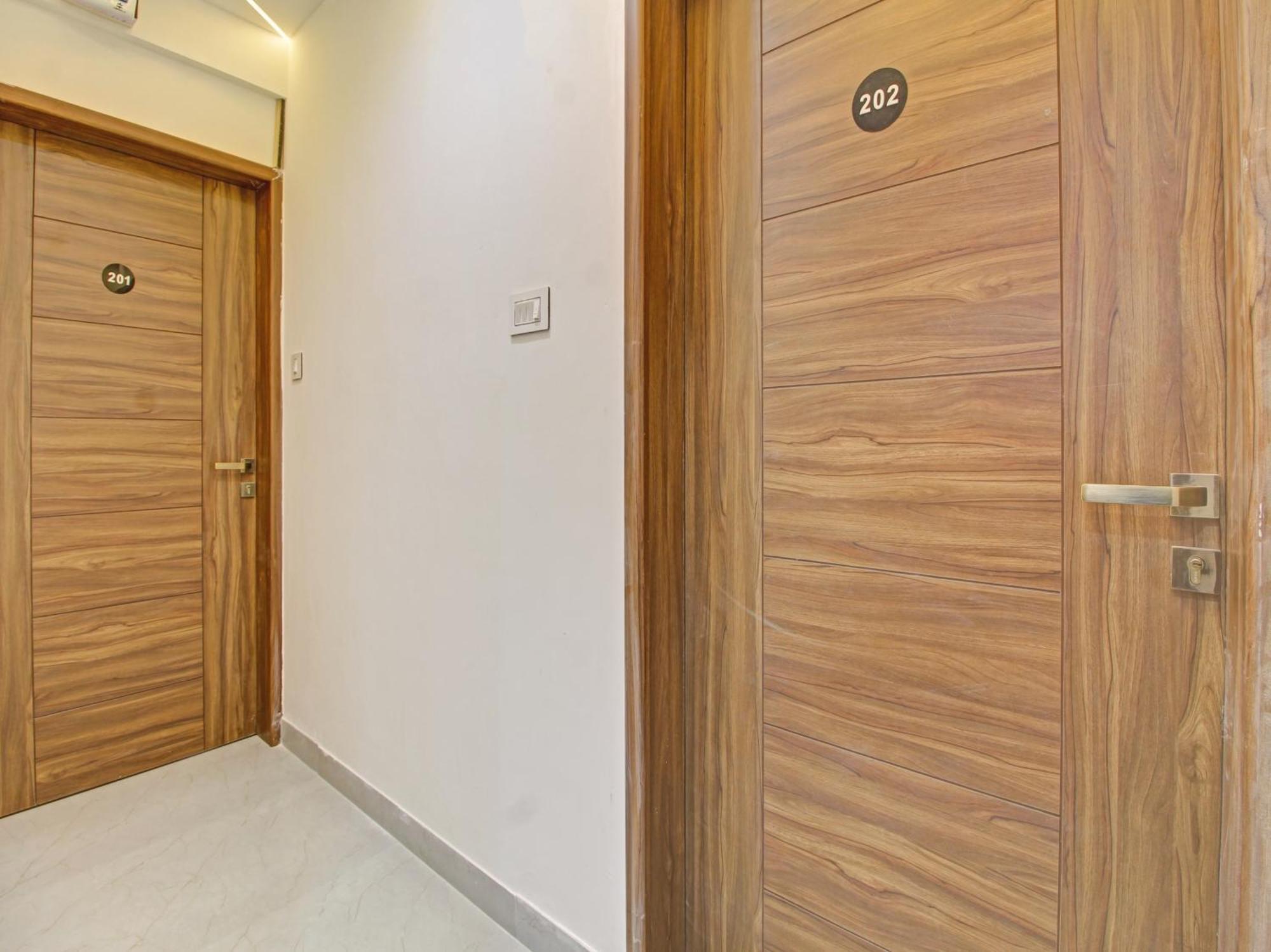 Collection O Crystal Hotel Pimpri-Chinchwad ภายนอก รูปภาพ